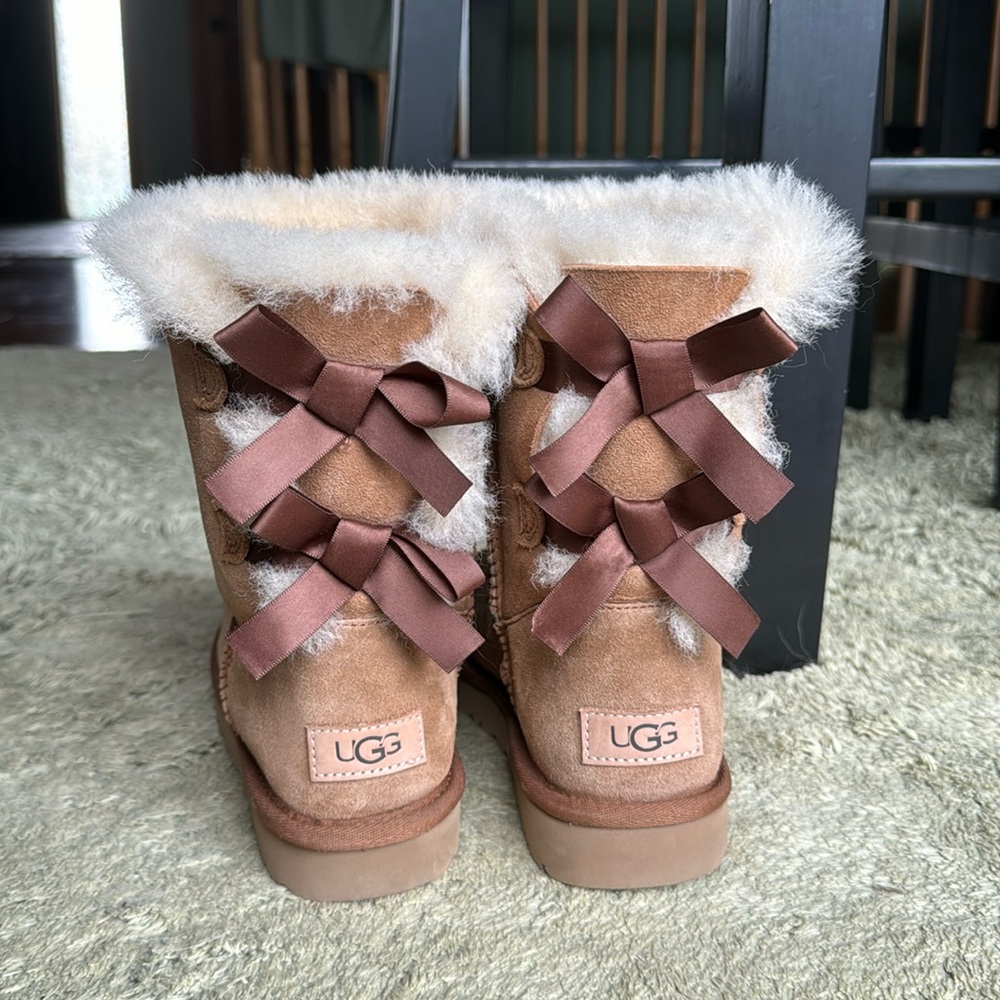 NEW UGGS